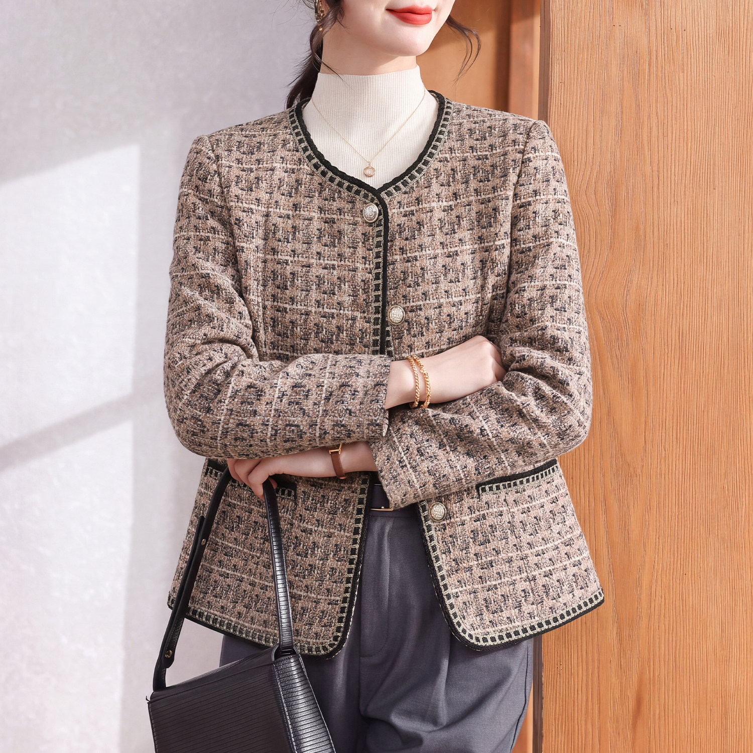 2026新款媽媽秋裝輕奢風小香風外套中老年女裝洋氣修身衣服