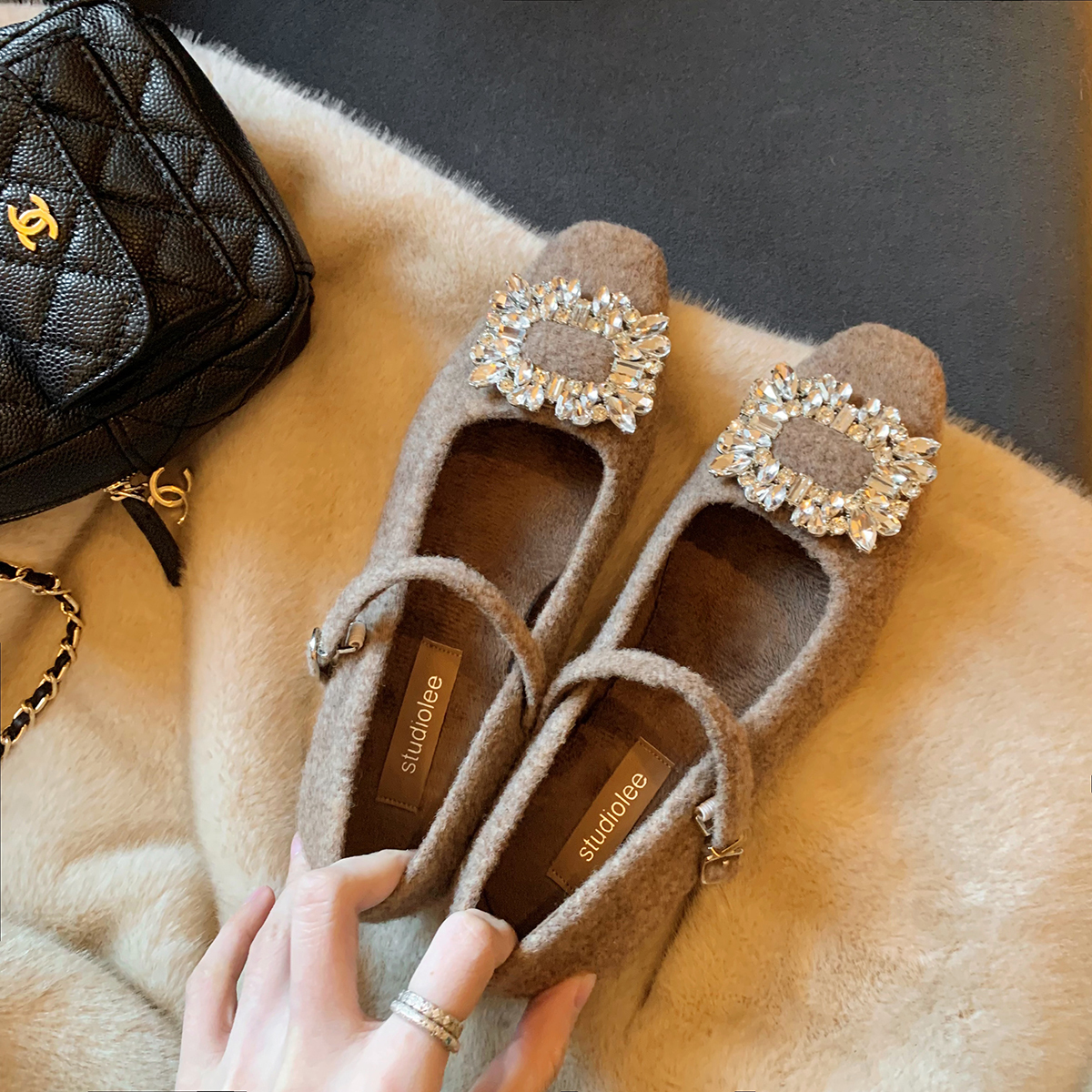 鑽扣小方頭絨裏一字帶保暖毛呢粗跟瑪麗珍單鞋女