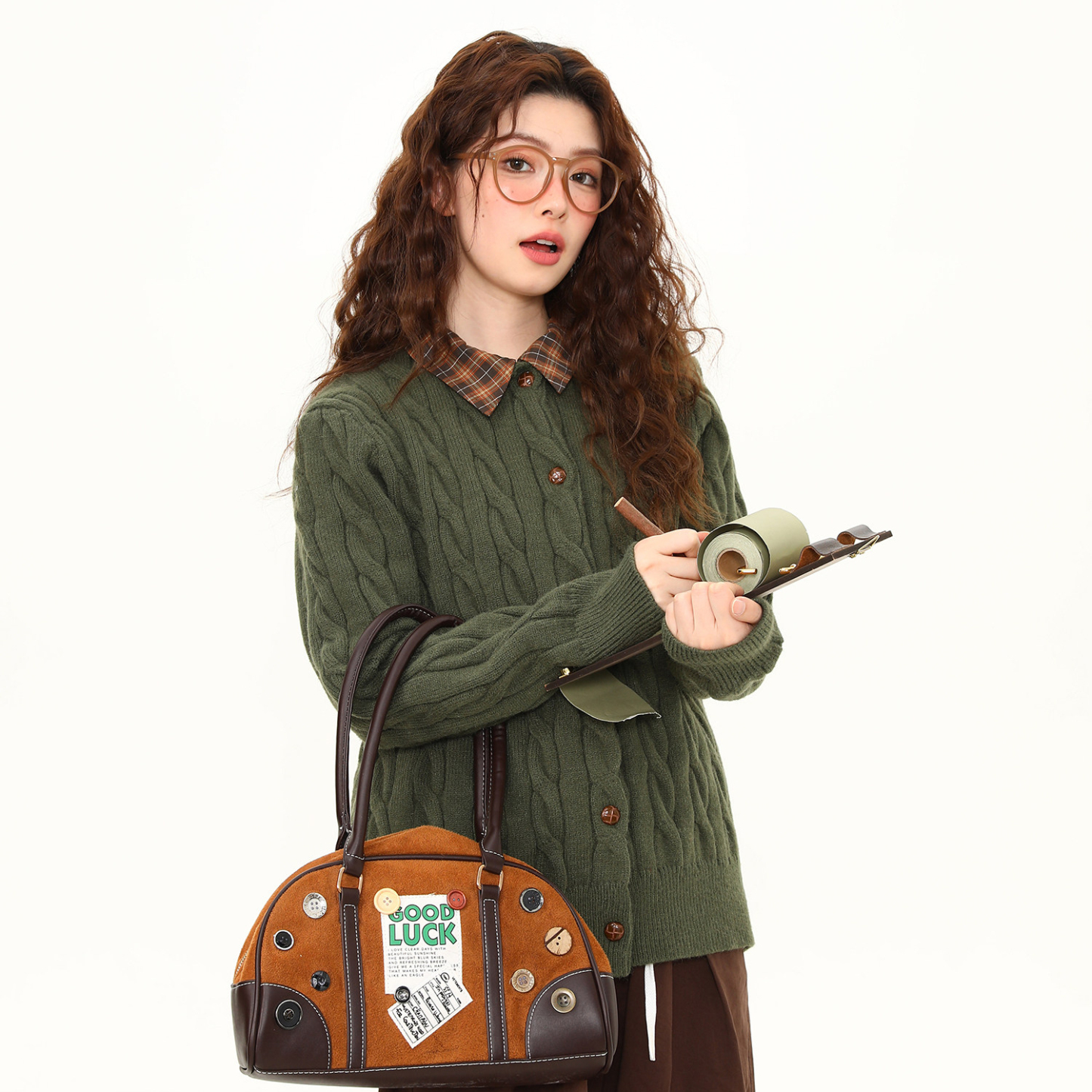 橄欖綠拼格子慵懶風翻領毛衣女開衫春季新款復古百搭外套