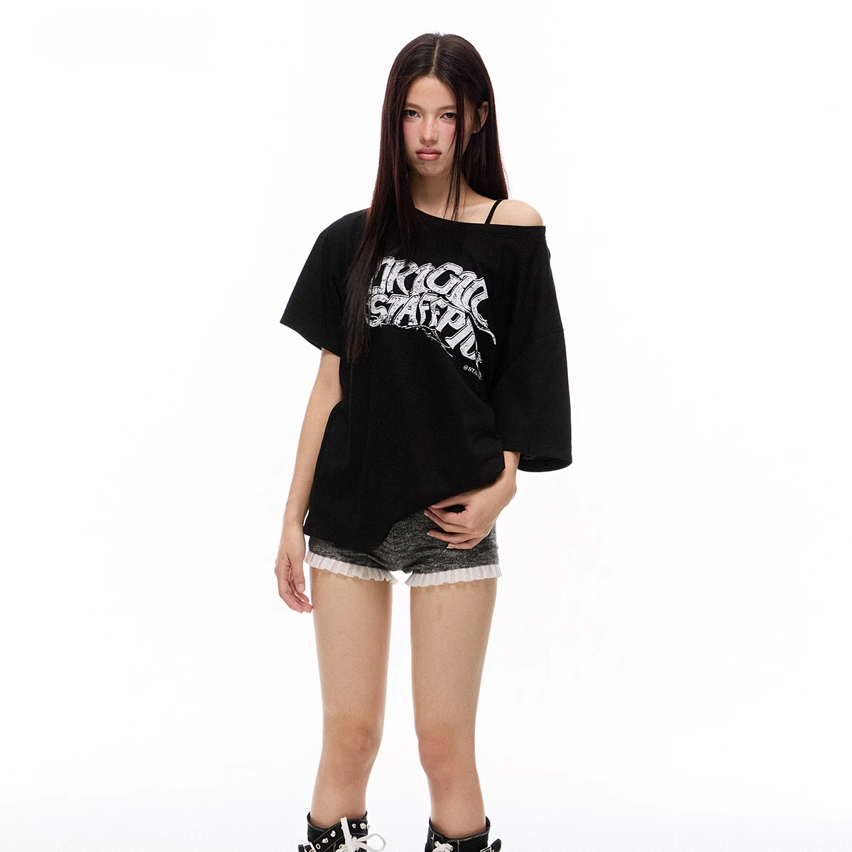 短袖T恤女露肩半袖2025年夏季寬鬆韓版復古女生斜肩上衣