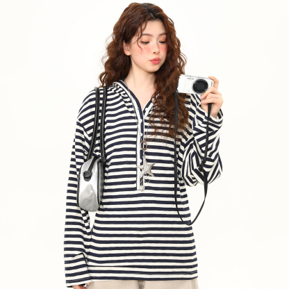 春夏新款美式運動風條紋連帽輕薄長袖T恤女寬鬆防曬罩衫