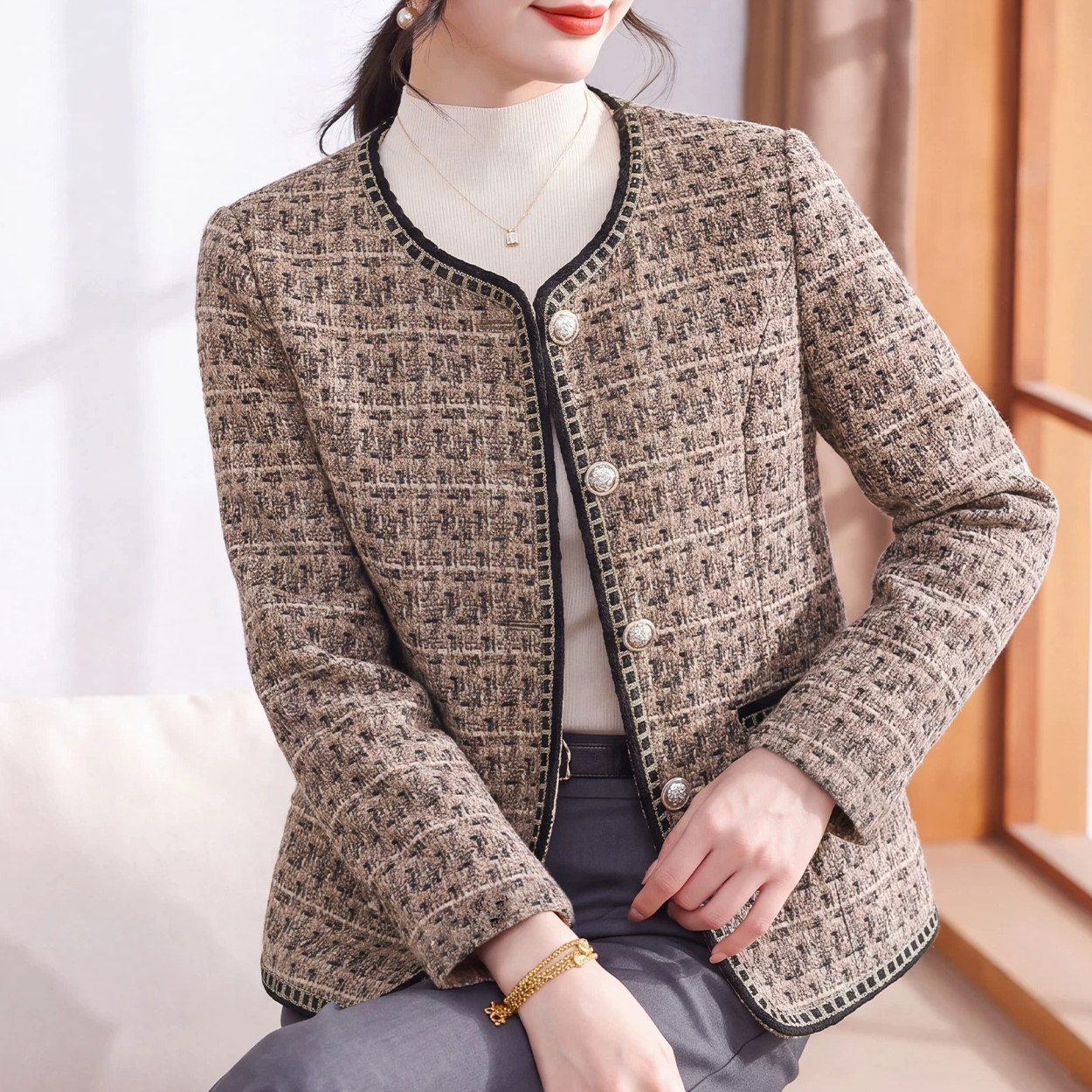 2026新款媽媽秋裝輕奢風小香風外套中老年女裝洋氣修身衣服