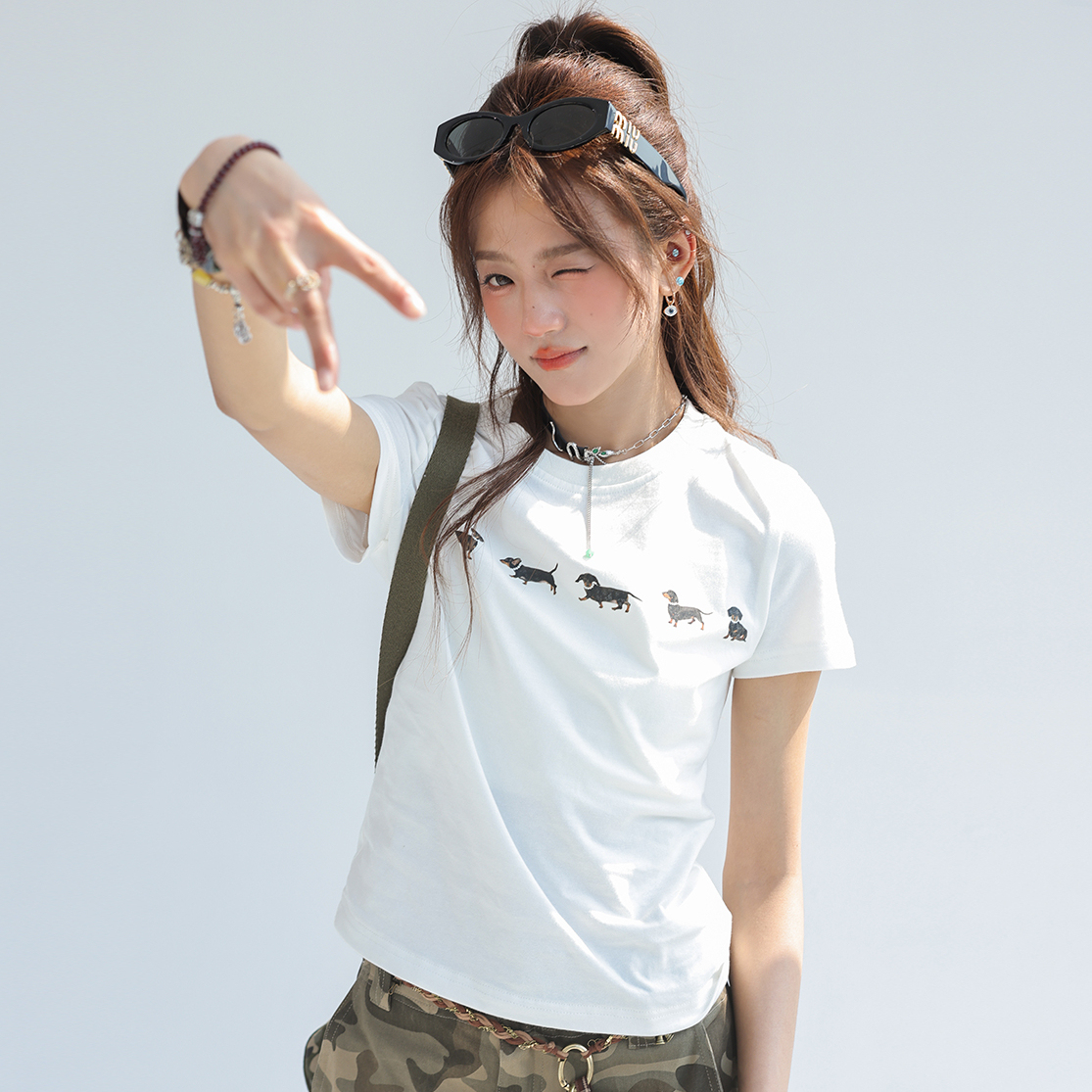 串珠臘腸狗印花純棉短袖正肩女t恤夏季短款修身上衣
