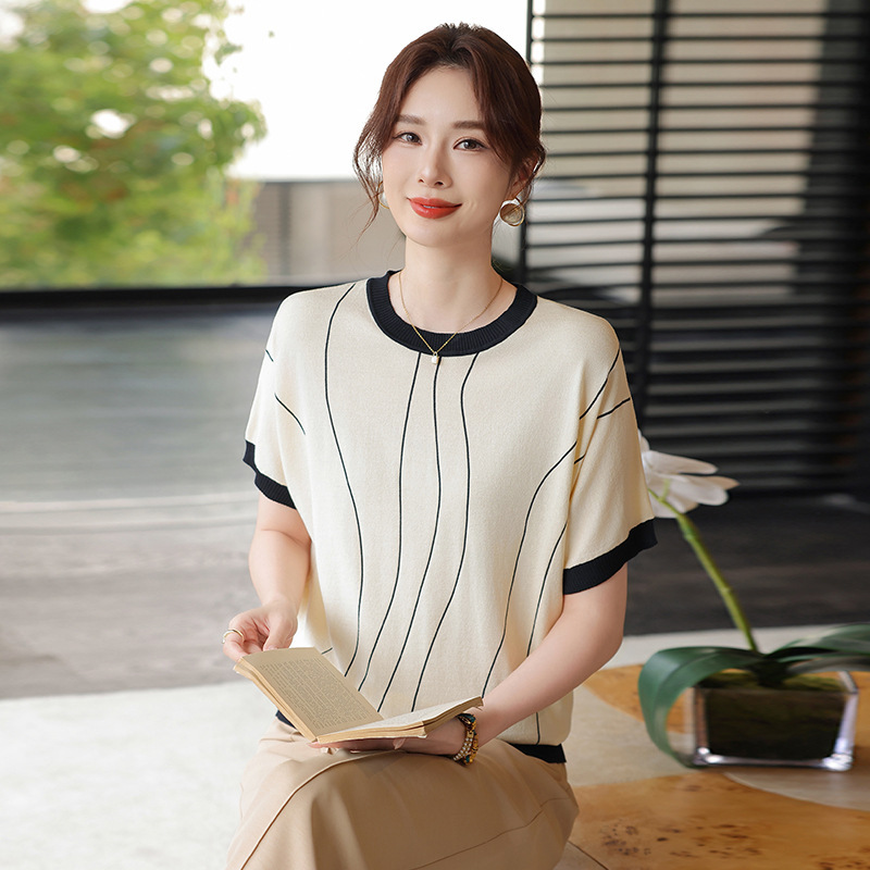 洋氣冰絲短袖小衫中年女裝夏裝上衣服中老年2026新款薄款T恤