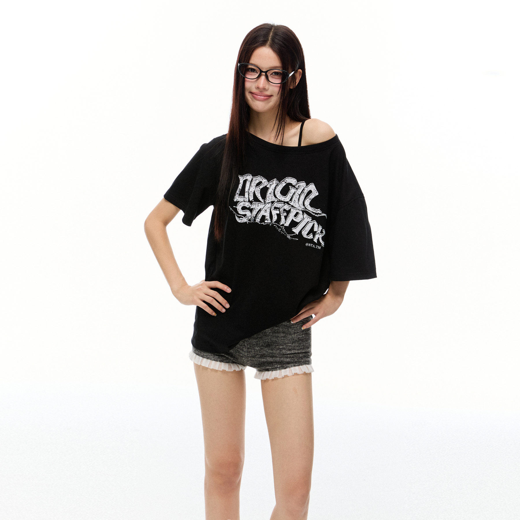 短袖T恤女露肩半袖2025年夏季寬鬆韓版復古女生斜肩上衣