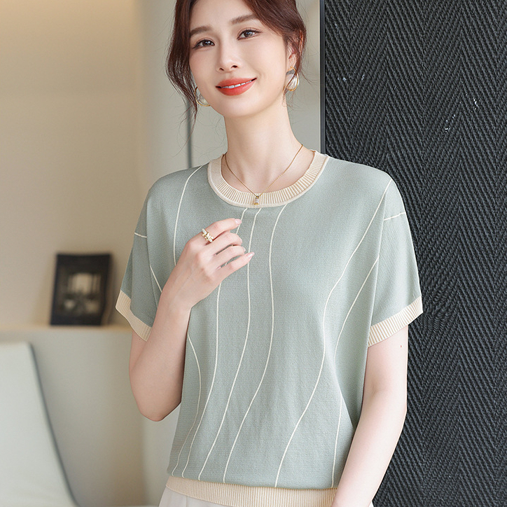 洋氣冰絲短袖小衫中年女裝夏裝上衣服中老年2026新款薄款T恤