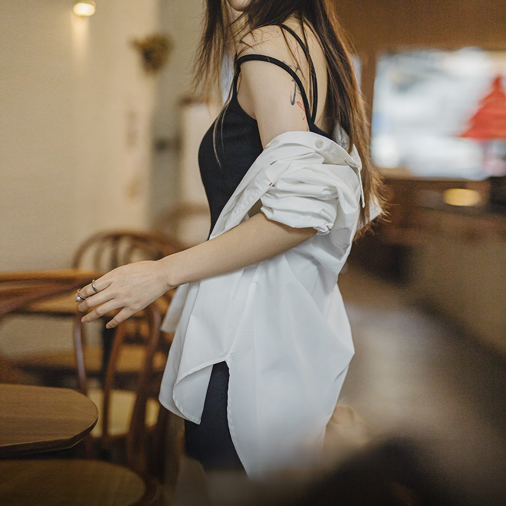 夏日純欲赫本風吊帶包臀小黑裙修身露肩背無袖背心連衣裙女