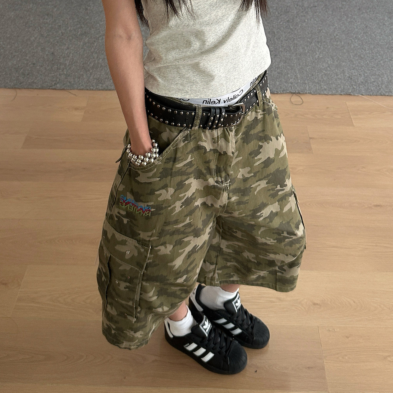 美式復古迷彩工裝褲女刺繡字母夏季潮流寬鬆闊腿七分褲
