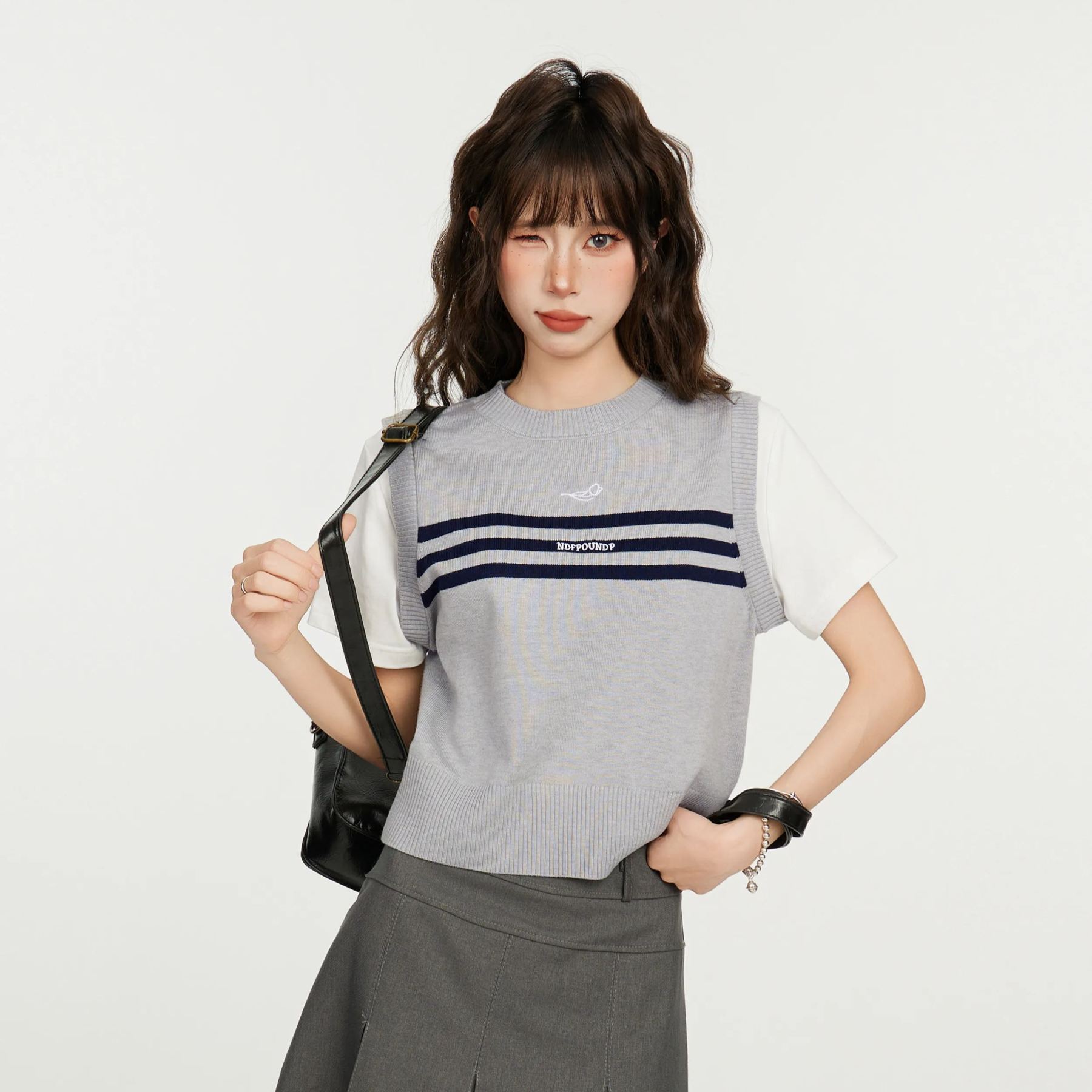 美式條紋灰色假兩件正肩短袖t恤女夏顯瘦設計感小眾辣妹短款上衣