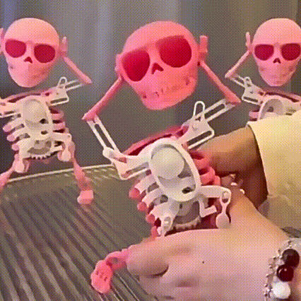 Dancing Skull Toy,Dancing and Swinging 3D Skull Toy, Wind-up Dancing Skeleton Toy No Need Battery
