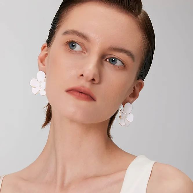 Pansy Collection Flower Shape White Earrings With Pearl