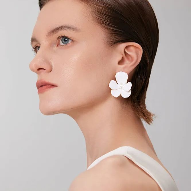 Pansy Collection Flower Shape White Earrings With Pearl