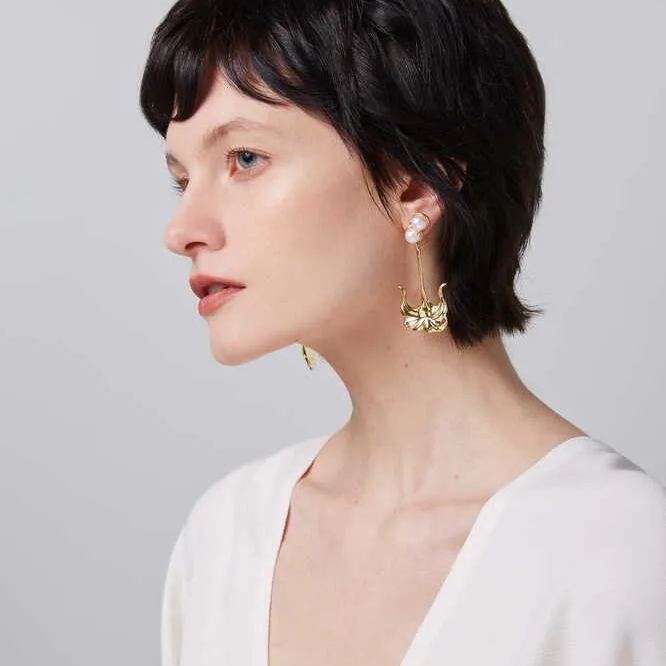 Datura Collection Single Flower Bipearl Earrings
