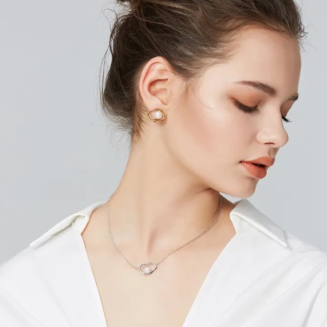Growth Ring Collection Monocyclic Ring Pearl Ear Clip