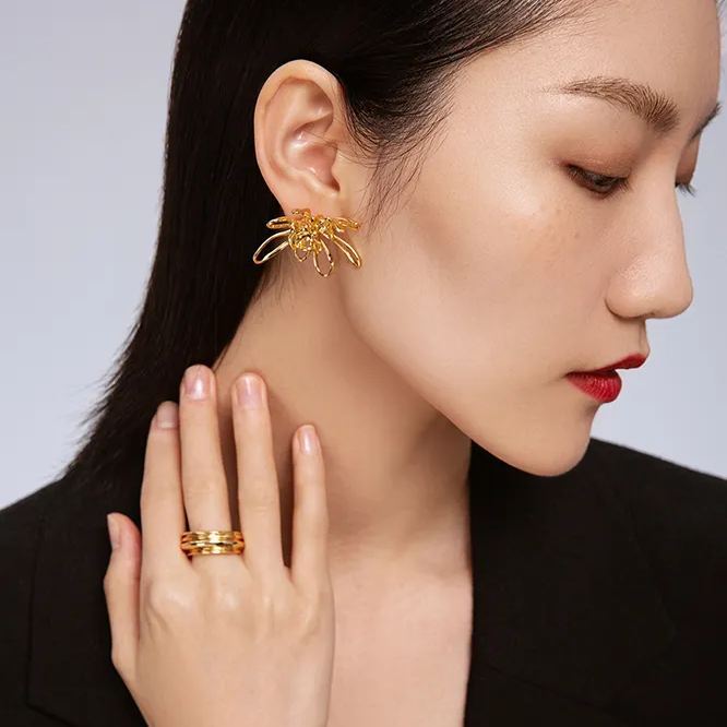 Chrysanthemum Collection Petal Ring