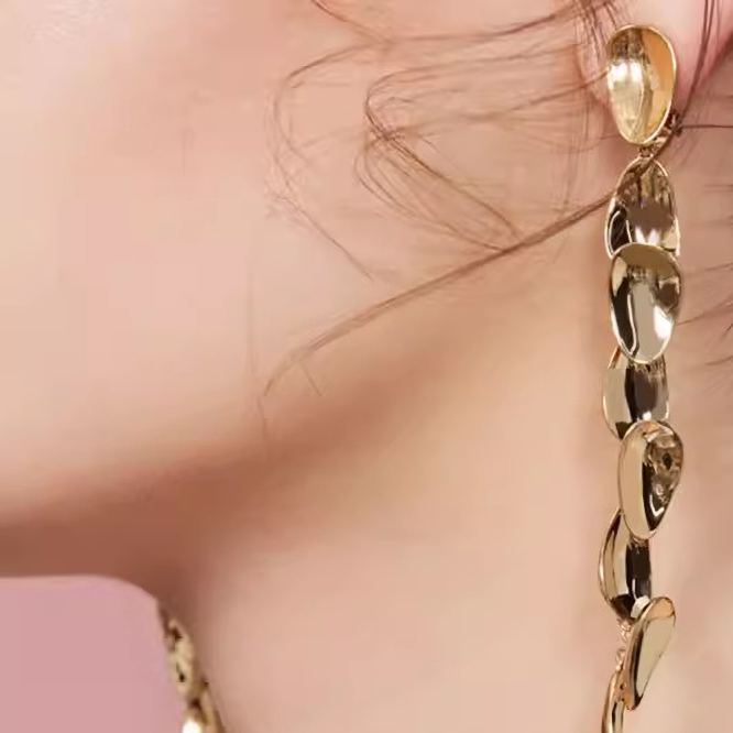 Petals Collection Eight Petals Golden Tassel Ear Clips With Pearls