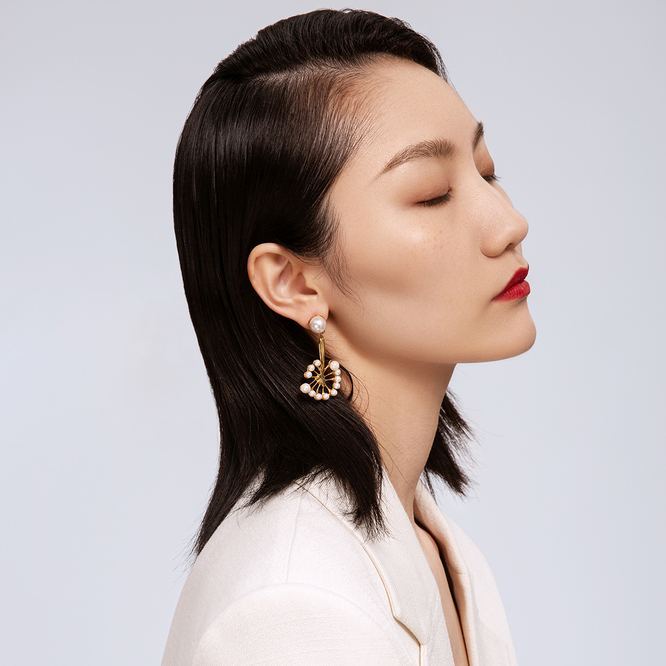 Dandelion Collection Single Flower With Thirteen Pearls Earrings