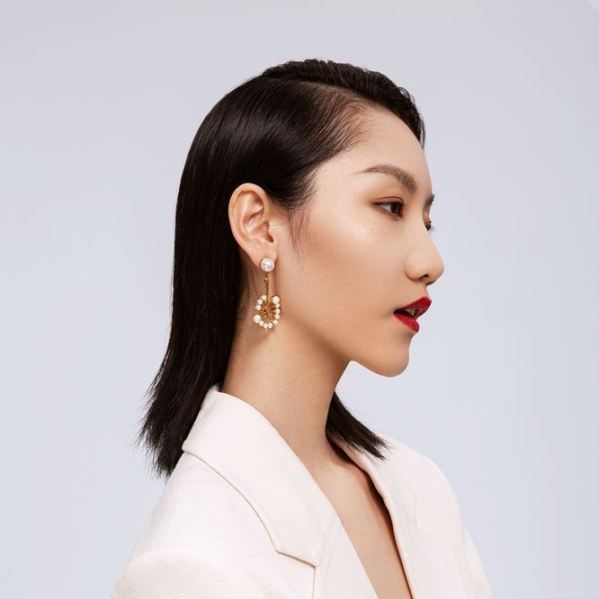 Dandelion Collection Single Flower With Thirteen Pearls Earrings