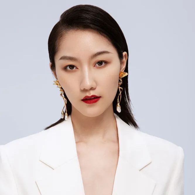 Cosmos Collection With Folding Flower Single Curve Earrings