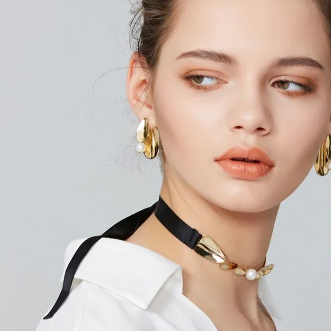 Petals Collection Six Petals Choker With Pearl Ribbon