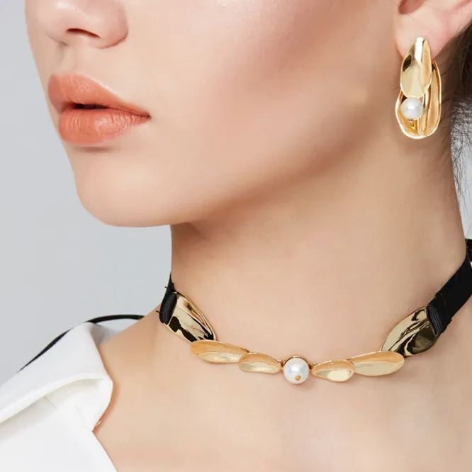 Petals Collection Six Petals Choker With Pearl Ribbon