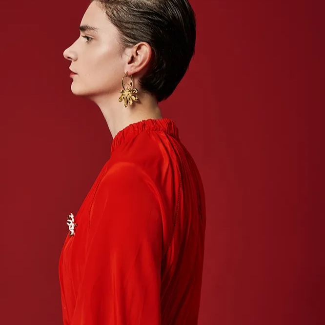 Six Petals Connect With Thorn Golden Earrings