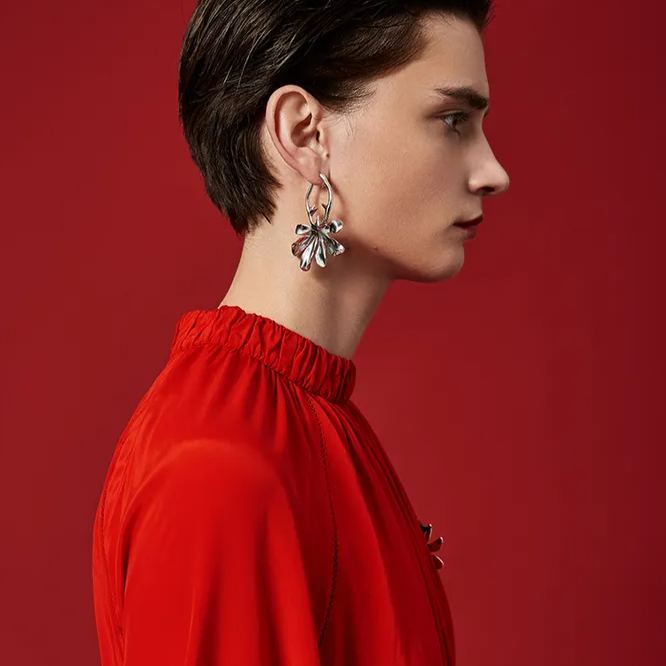 Six Petals Connect With Thorn Silver Earrings