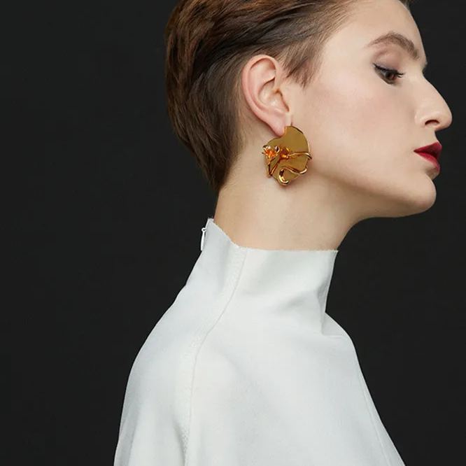 Tulip Collection Flower Ear Hook With White
Corundum