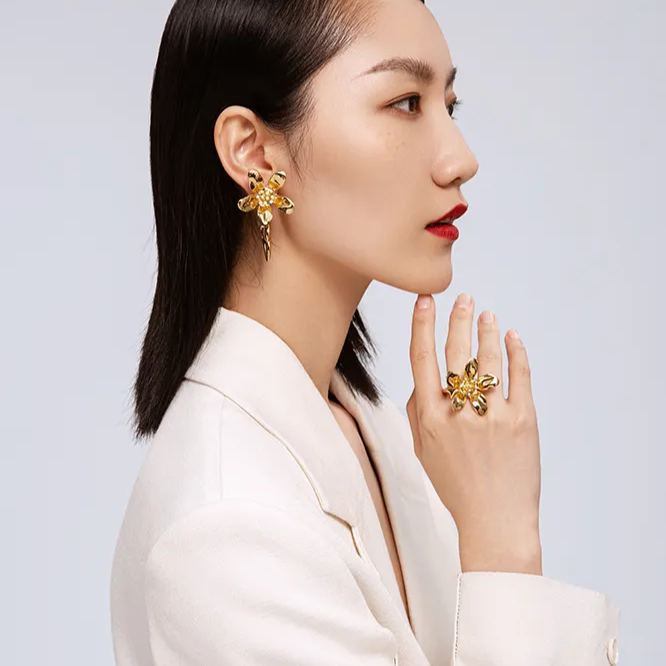 Five Petals Connect With Thorn Detachable Golden Earrings