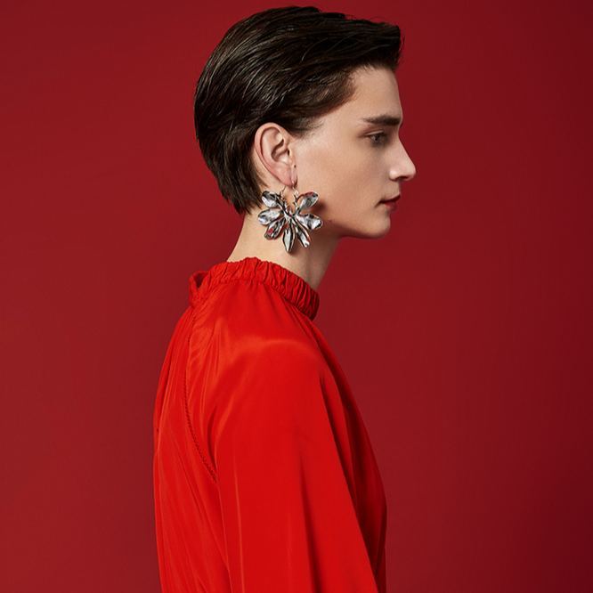 Seven Petals Connect With Thorn Earrings
