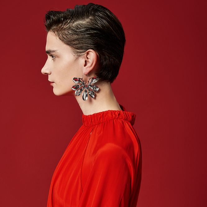 Seven Petals Connect With Thorn Earrings