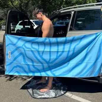 Hawaiian Magnetic Beach Towel Quick Dry, Sand-Free & Easy Hang Design