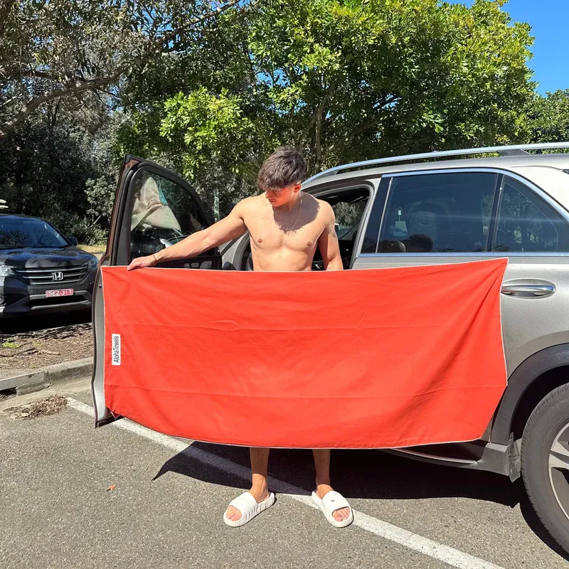 Hawaiian Magnetic Beach Towel Quick Dry, Sand-Free & Easy Hang Design