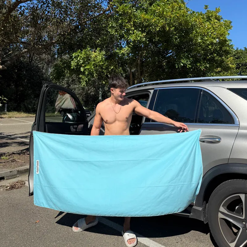 Hawaiian Magnetic Beach Towel Quick Dry, Sand-Free & Easy Hang Design