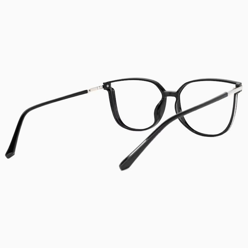 Eterlens ラメの“輝き”で囲むことで、目力アップ-Eterlens