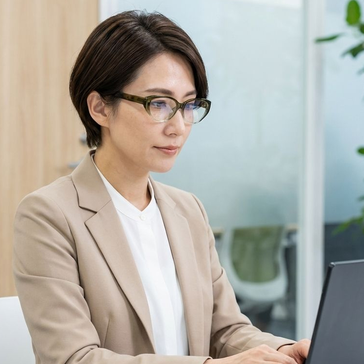 フォックス型 エレガントでおしゃれな 若見えブルーライトカットリーディンググラス | Eterlens