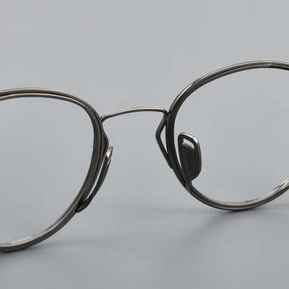 Eterlens｜レトロ風チタンメガネ｜匠の技が光る一本