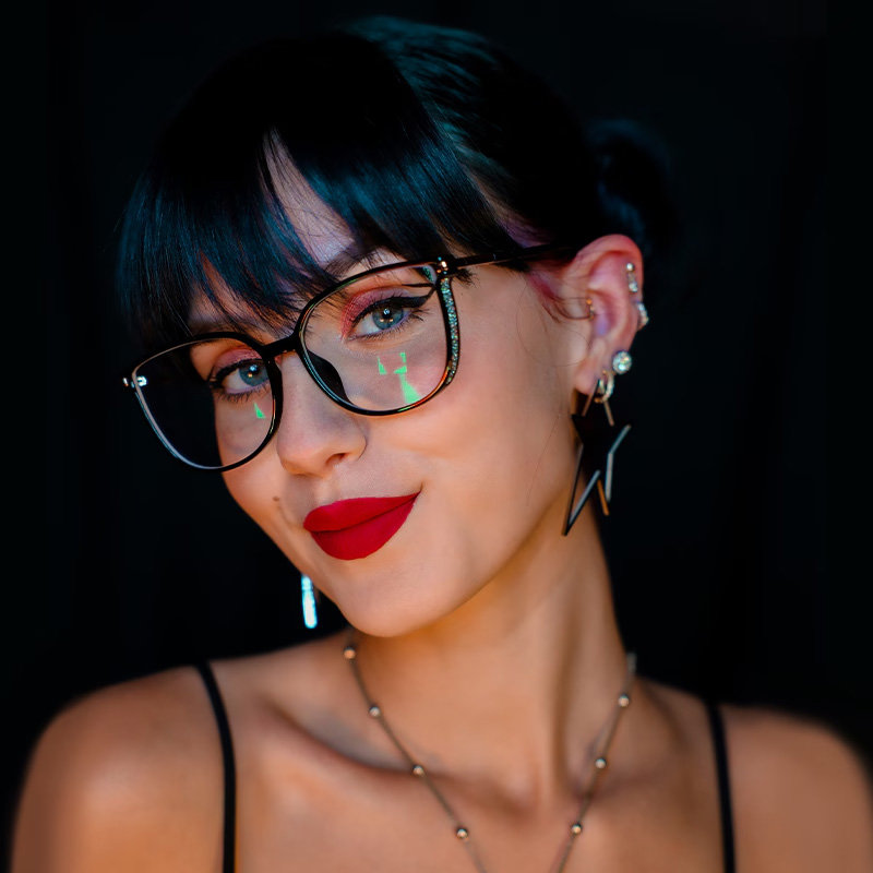 Eterlens ラメの“輝き”で囲むことで、目力アップ-Eterlens