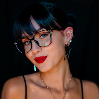 Eterlens ラメの“輝き”で囲むことで、目力アップ-Eterlens