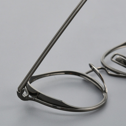 Eterlens｜レトロ風チタンメガネ｜匠の技が光る一本