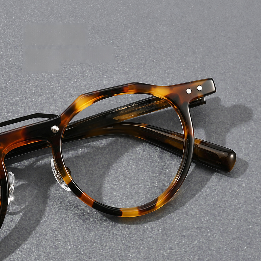 【室内外の近用に、掛け替えの手間を軽減】Eterlens｜老眼鏡に見えないクラウンパント型 調光リーディンググラス 商品画像 12