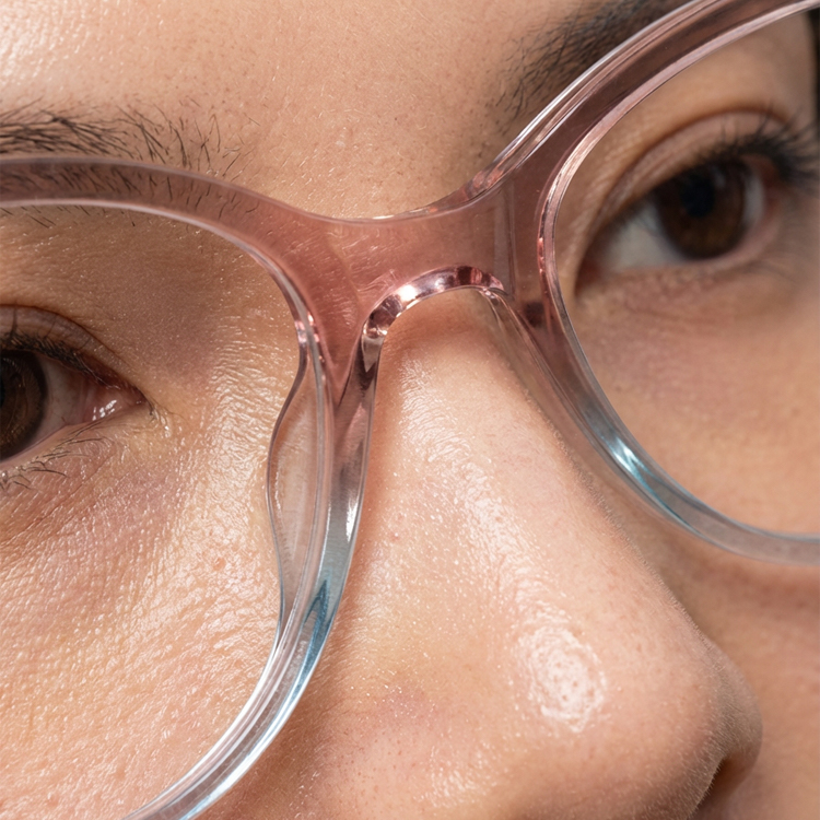 Eterlens│知的な透明感のあるキャッツアイ型メガネ