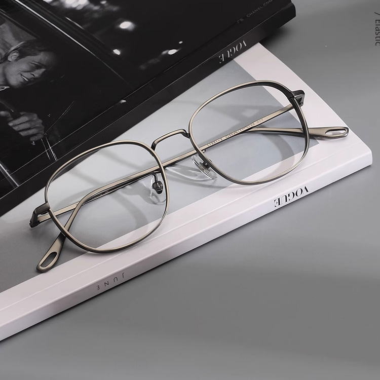 Eterlens｜ビジネスレトロ風チタンメガネ｜度付き対応｜匠の技が光る一本