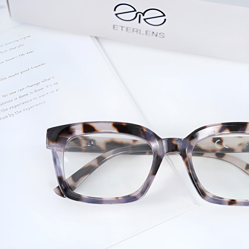 知性の窓 | ブルーライトカット老眼鏡ビッグフレームウェリントン型 | Black | Eterlens 商品画像 9