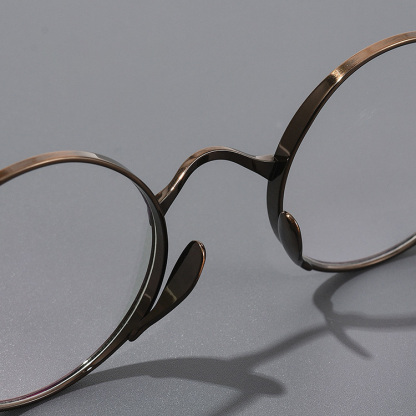 Eterlens｜高級感のあるレトロ風メガネ｜度付き可能｜匠の技が光る1本