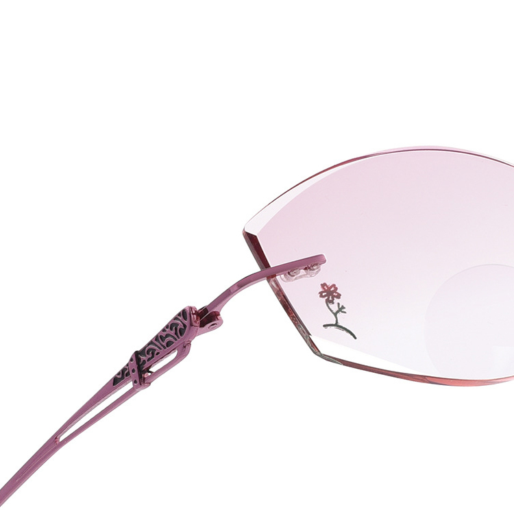 Eterlens｜エッジカットピンクレンズリムレス老眼鏡｜遠近両用ブルーライトカット｜高級感が漂うビジネススタイル