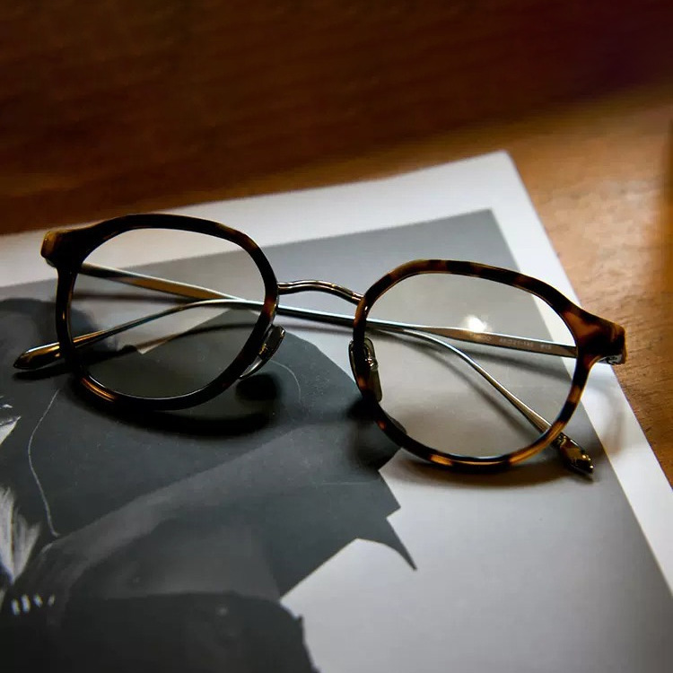 Eterlens｜高級感のある超軽量チタンビジネススタイルメガネ｜度付き対応｜レトロスタイル