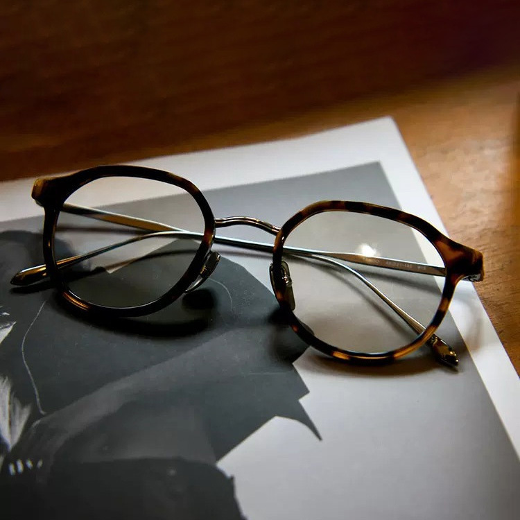 Eterlens｜高級感のある超軽量チタンビジネススタイルメガネ｜度付き対応｜レトロスタイル