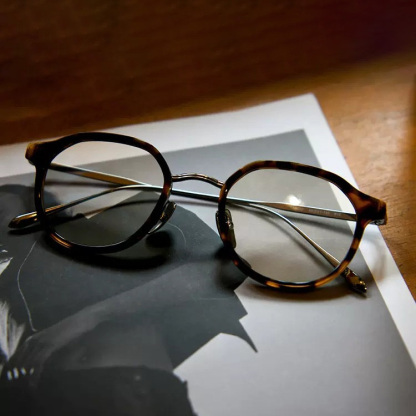 Eterlens｜高級感のある超軽量チタンビジネススタイルメガネ｜度付き対応｜レトロスタイル