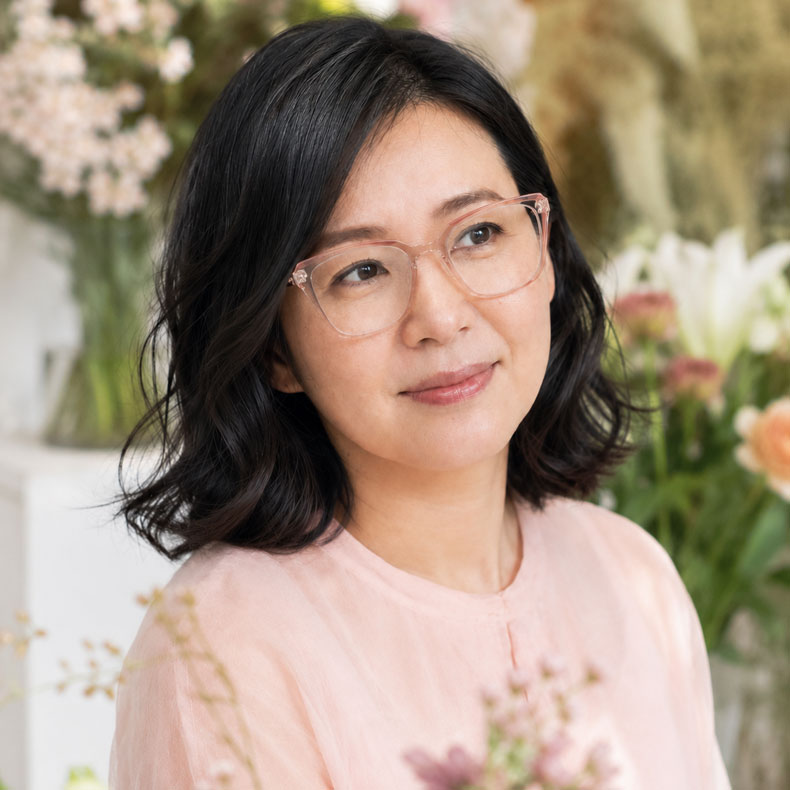 【顔まわりをすっきり見せる印象・遠近両用】Eterlens 老眼鏡 おしゃれ フォックス型 | 調光レンズ 室内外兼用 | 累進多焦点・ブルーライトカット・レディース